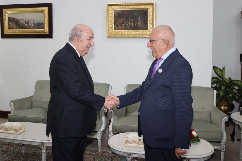 رئيس الجمهورية السيد عبد المجيد تبون يستقبل رئيس البرلمان اليوناني السيد نيكيتاس كاكلامانيس والوفد المرافق له.