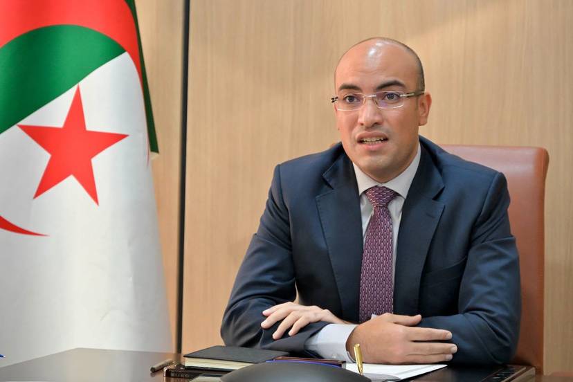 كاتب الدولة لدى وزير الشؤون الخارجية، المكلف بالجالية الوطنية بالخارج، السيد سفيان شايب في  لقاء مع لفيف من مواطنينا المقيمين بالمملكة العربية السعودية.