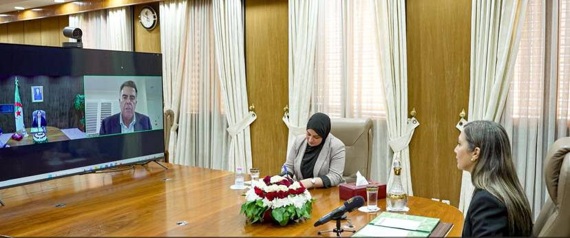 رئيسة المجلس الشعبي الوطني خليدة بوفدش تتحادث مع نظيرها رئيس مجلس النواب الأسترالي، ميلتون ديك